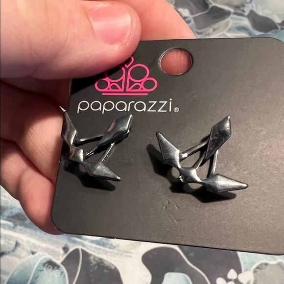 NWT Paparazzi gray stud earrings - Picture 3 of 3